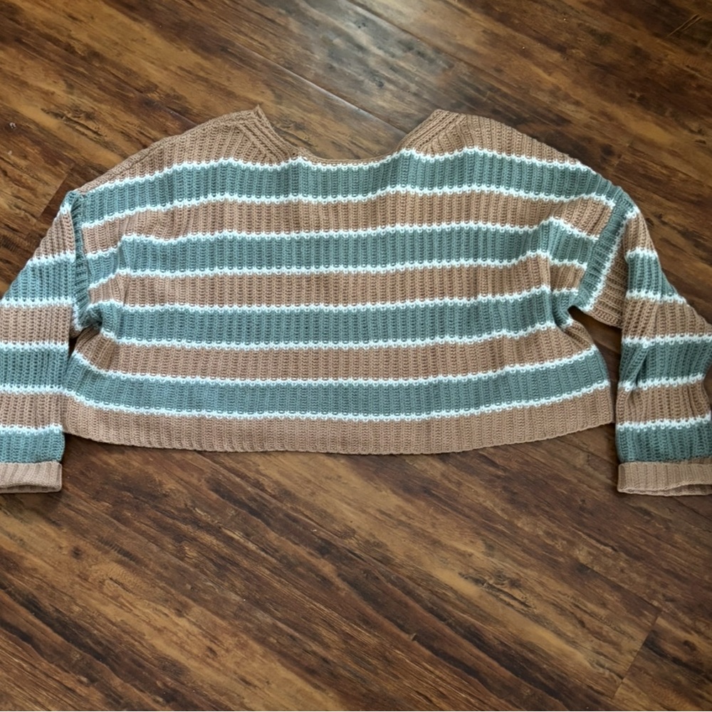 American Eagle 🦅 sweater size large cropped and oversized